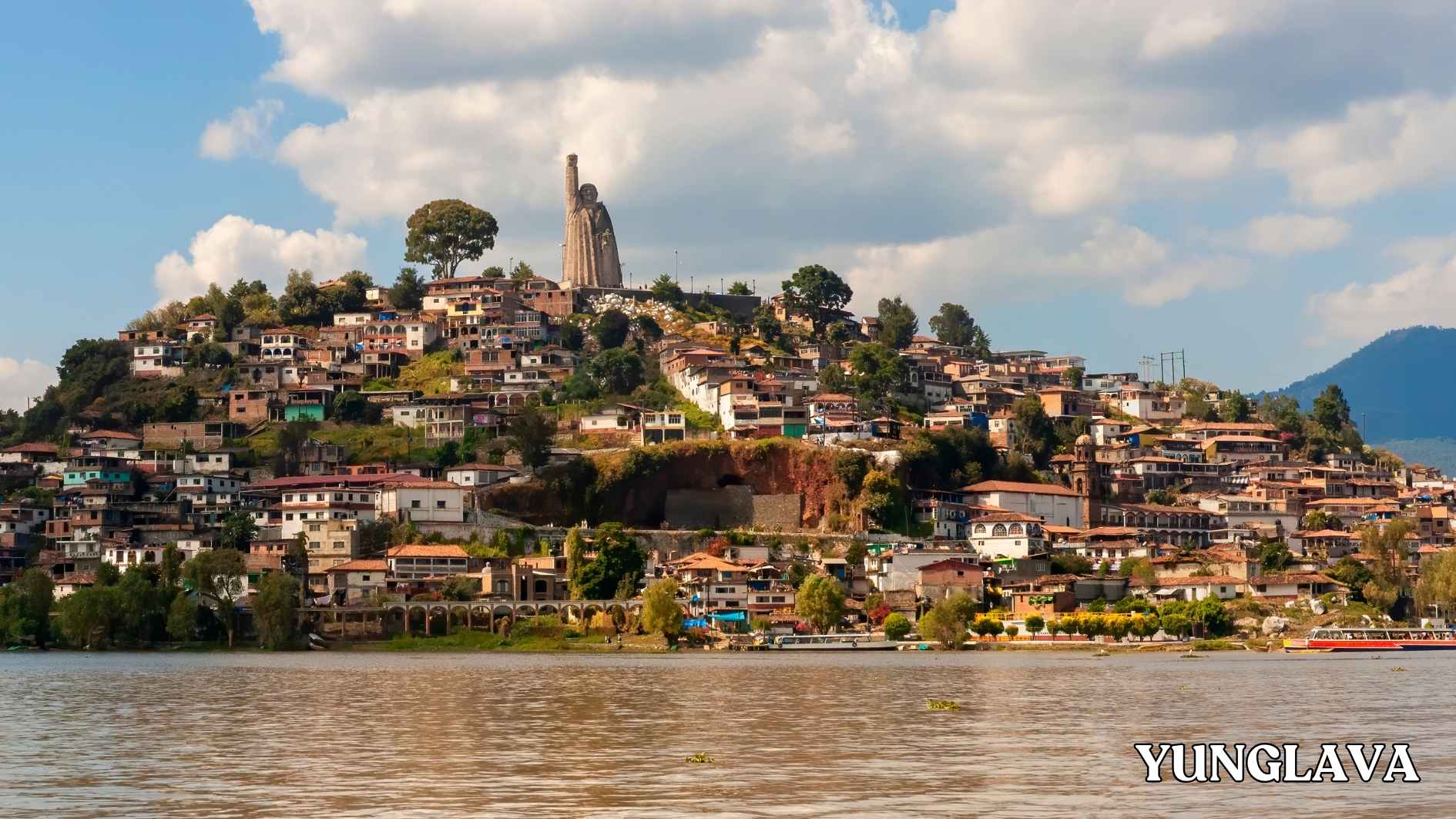 Janitzio Island with the famous Morelos statue